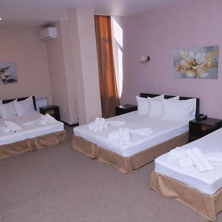 Richmind Hotel Vagharshapat Екстериор снимка