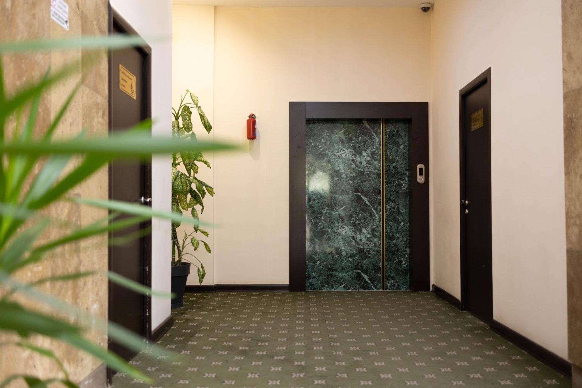 Richmind Hotel Vagharshapat Екстериор снимка