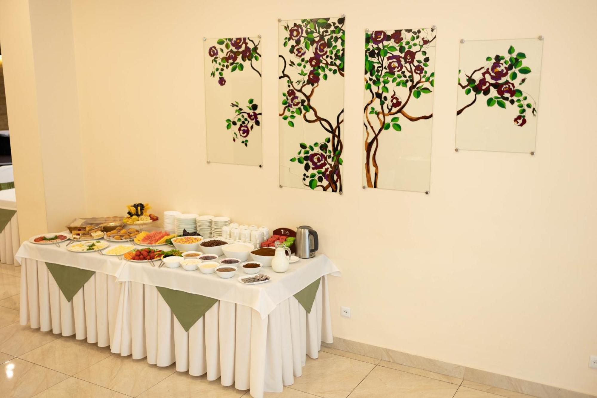 Richmind Hotel Vagharshapat Екстериор снимка