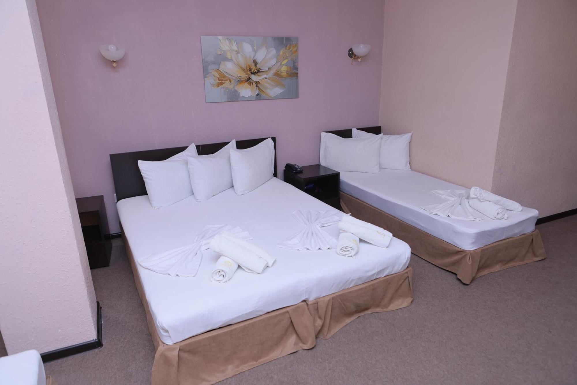 Richmind Hotel Vagharshapat Екстериор снимка