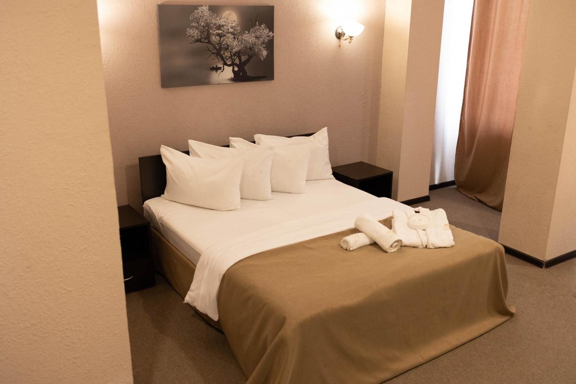 Richmind Hotel Vagharshapat Екстериор снимка