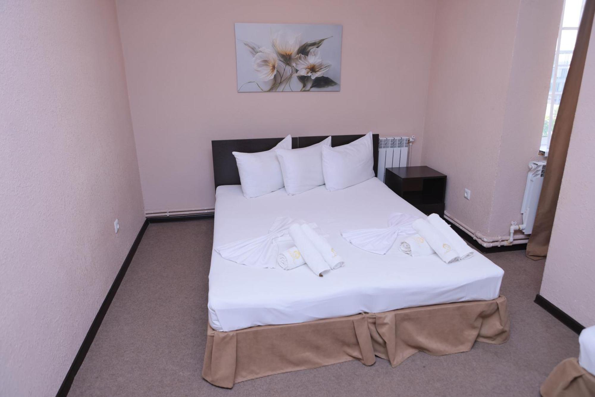 Richmind Hotel Vagharshapat Екстериор снимка