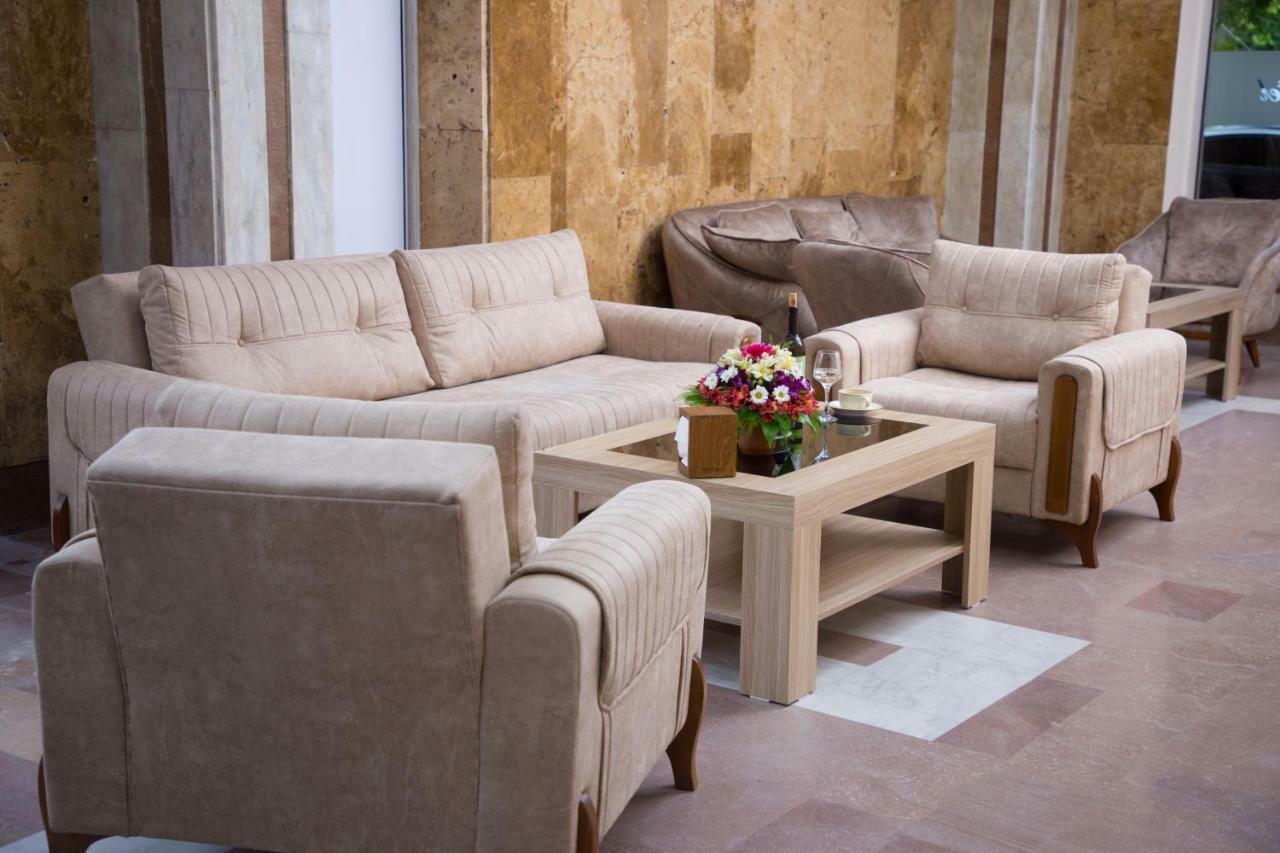 Richmind Hotel Vagharshapat Екстериор снимка