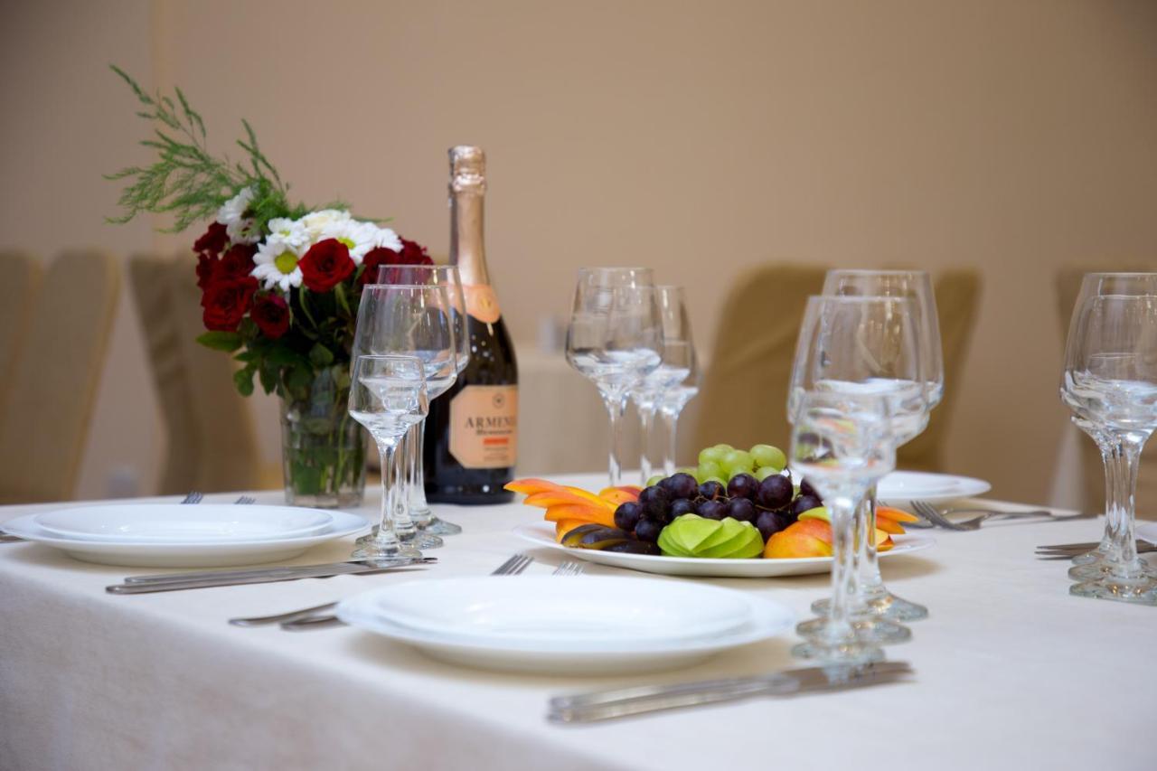 Richmind Hotel Vagharshapat Екстериор снимка